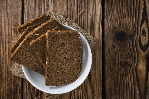 Kahverengi ekmek, dilimlenmiş — Stok fotoğraf
