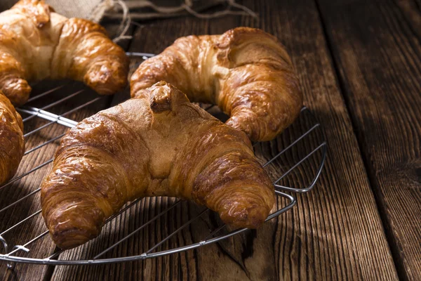 Frisch gebackene Croissants — Stockfoto