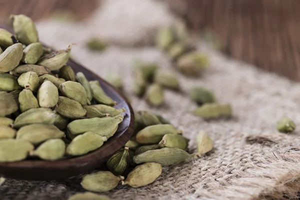 Porção de sementes secas de Cardamão — Fotografia de Stock