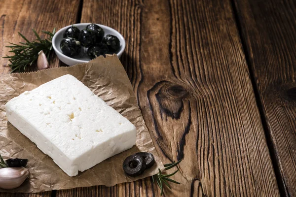 Queijo feta na mesa — Fotografia de Stock