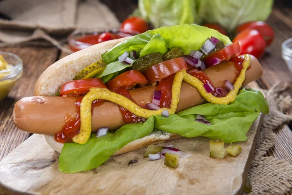 Hot-dog, friss zöldségekkel — Stock Fotó