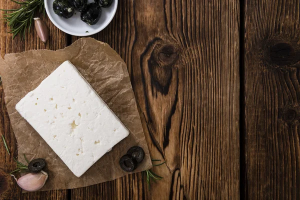 Porção de queijo Feta fresco cortado — Fotografia de Stock