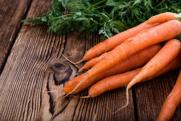 Manojo de zanahorias frescas — Foto de Stock