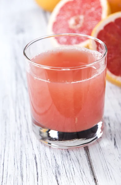 Frisch gepresster Grapefruitsaft — Stockfoto