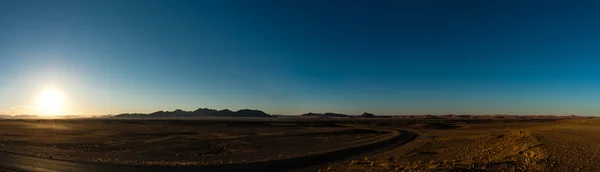 Схід сонця в пустелі, Намібія — стокове фото