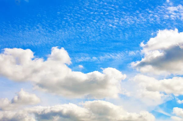 Langit cerah biru berawan — Stok Foto