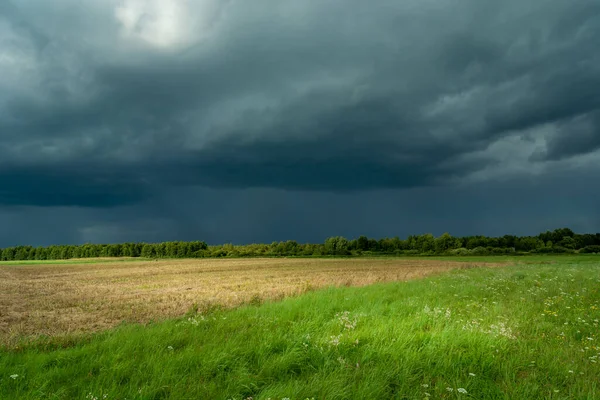 Beautiful Fields Meadows Dark Danger Thundercloud Czulczyce Lubelskie Polónia — Fotografia de Stock