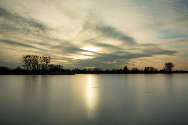 Lago Congelado Sol Manto Gelo Stankow Lubelskie Polônia — Fotografia de Stock