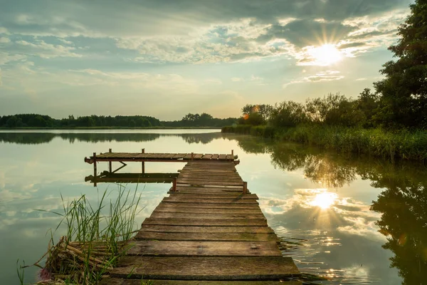 Luz Solar Refletindo Sobre Lago Com Cais Stankow Polônia — Fotografia de Stock