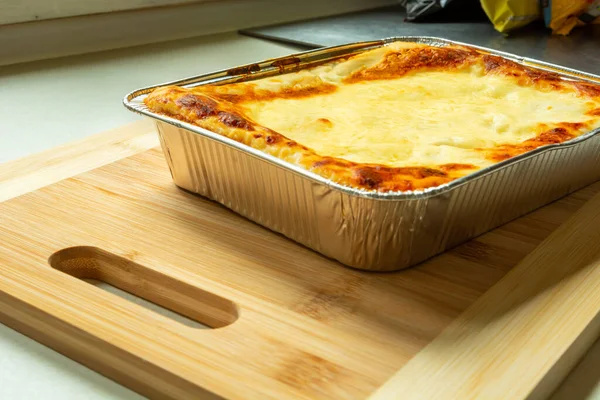 Delicious baked lasagne in an aluminum bowl — Stock Photo, Image