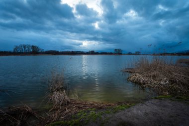 Bulutlu göl manzarası, Stankow, doğu Polonya