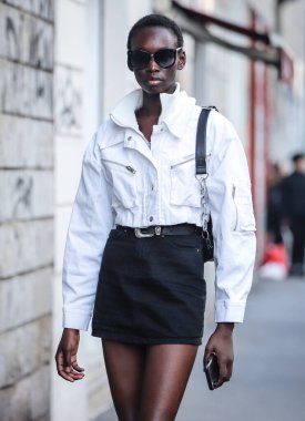 MILAN, Italy- 20 Şubat 2019: Milano 'da Kadınlar Sokakta.