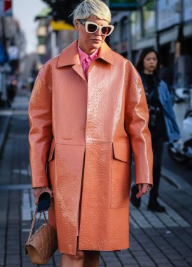 MILAN, Italy- 20 Şubat 2019: Elisa Nalin Milano 'da sokakta.