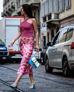 MILAN, Italy- 18 Eylül 2019: Milano 'da Doina Ciobanu sokakta.