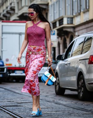 MILAN, Italy- 18 Eylül 2019: Milano 'da Doina Ciobanu sokakta.