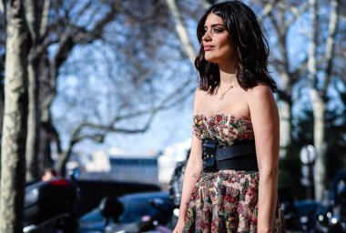 PARIS, Fransa - 26 Şubat 2019 Aida Domenech Paris 'te sokakta.