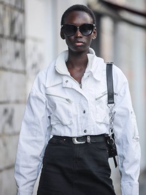 MILAN, Italy- 20 Şubat 2019: Milano 'da Kadınlar Sokakta.