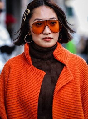 MILAN, Italy- 20 Şubat 2019 Laureen Uy Milano 'da sokakta.