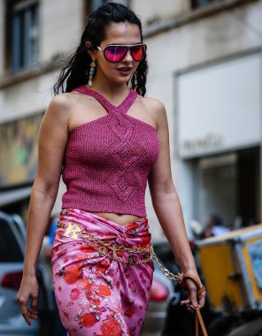 MILAN, Italy- 18 Eylül 2019: Milano 'da Doina Ciobanu sokakta.