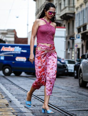 MILAN, Italy- 18 Eylül 2019: Milano 'da Doina Ciobanu sokakta.