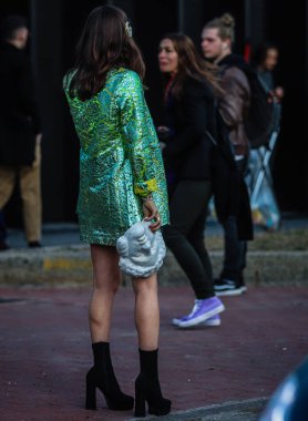 MILAN, Italy- 20 Şubat 2019: Milano 'da Kadınlar Sokakta.