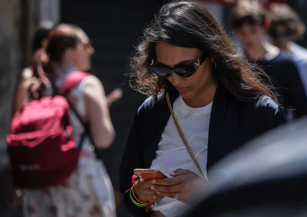 Milán Italia Junio 2019 Mujeres Calle Milán —  Fotos de Stock