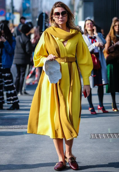 Milan Italy 2019 밀라노의 거리의 여성들 — 스톡 사진