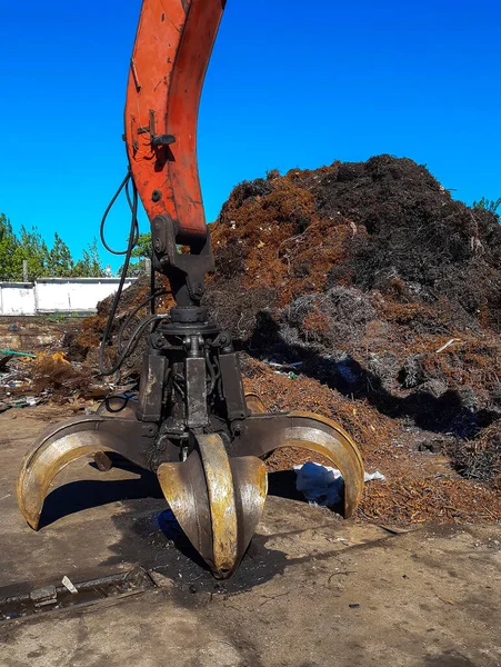 metal shavings, scrap metal, a mountain of metal shavings