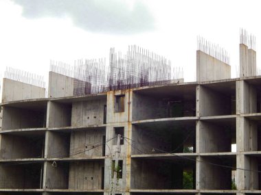 Panelhane inşaatı, tamamlanmamış beton kaplamalar.