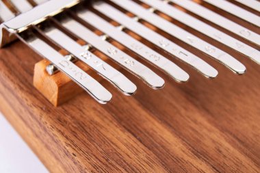 Kalimba veya Mbira, Afrika kökenli bir müzik enstrümanıdır. Müzik konsepti