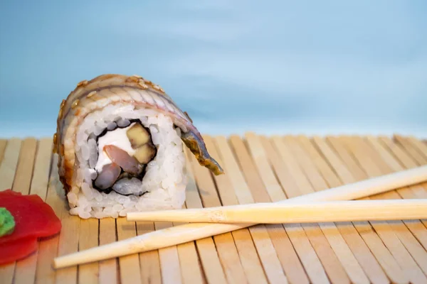 Sushi Rullar Traditionell Japansk Mat Med Ingefära Wasabi Och Sushi — Stockfoto