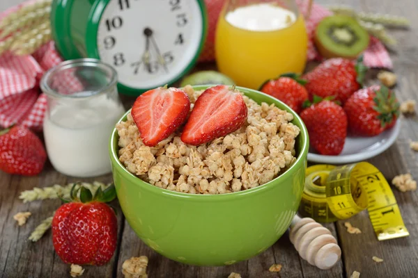 Muesli with strawberries — Stock Photo, Image