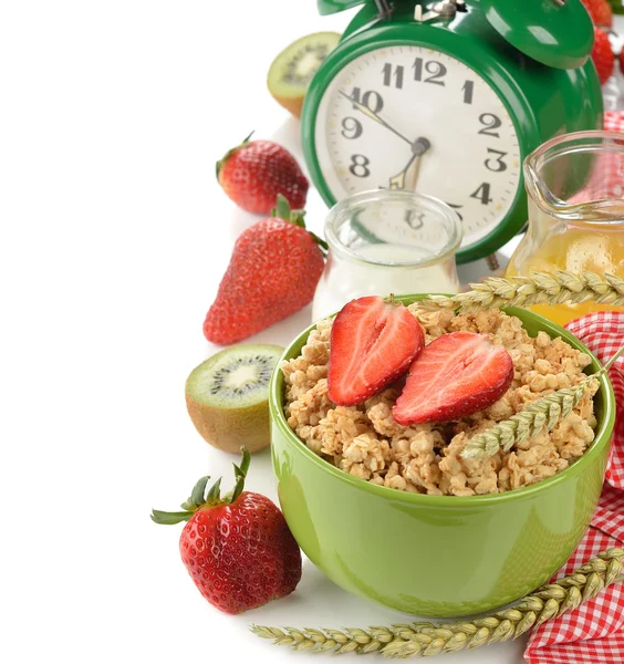 Müsli mit Erdbeeren — Stockfoto