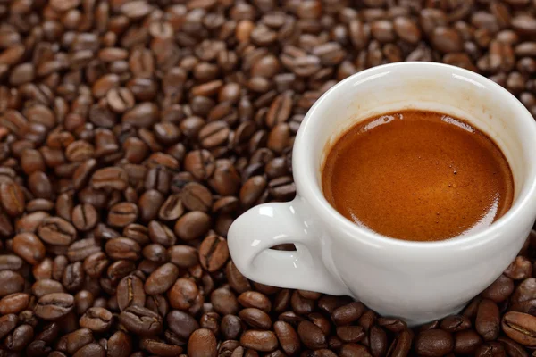 Espresso in einer weißen Tasse — Stockfoto