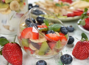 yaban mersini meyve salatası