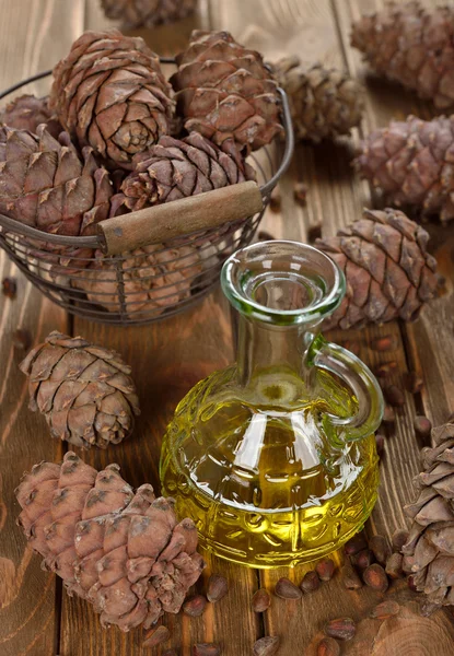 Aceite de nueces de cedro — Foto de Stock