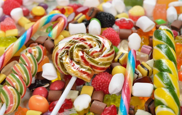 Colorida piruleta y dulces — Foto de Stock