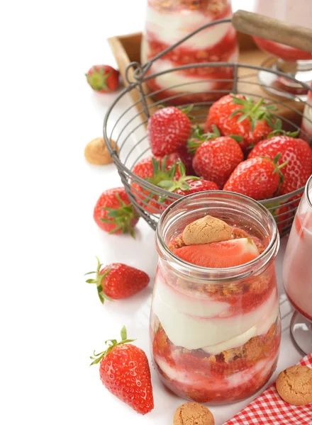 Dessert mit Erdbeeren — Stockfoto