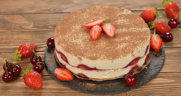 Çilekli tiramisu pasta