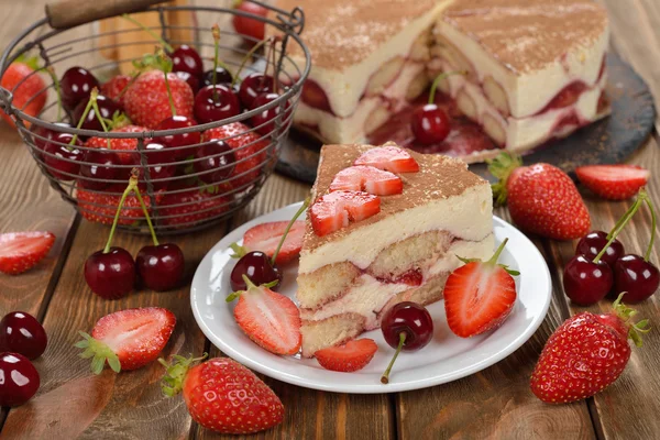 Strawberry tiramisu cake — Stock Photo, Image