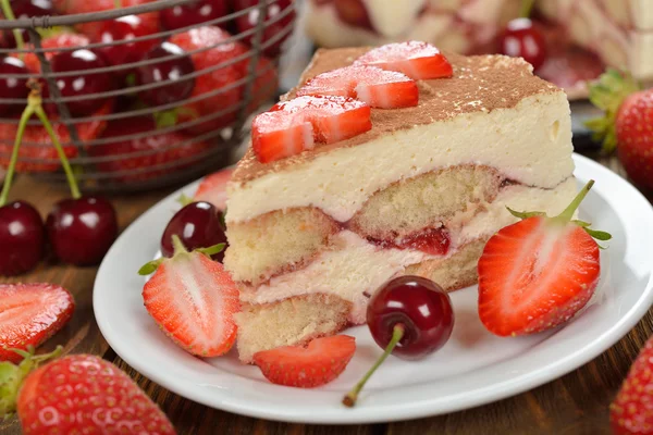 草莓提拉米苏蛋糕 — 图库照片