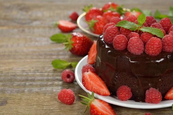 Gâteau au chocolat aux framboises — Photo