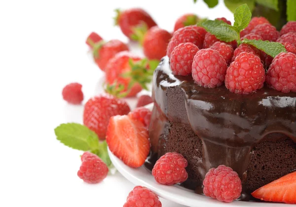 Schokoladenkuchen mit Himbeeren — Stockfoto