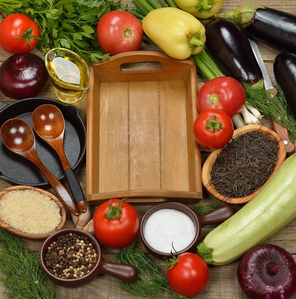 Diverse groenten en pan — Stockfoto