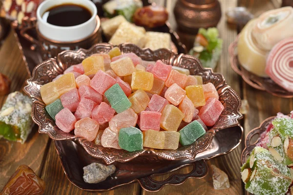 Delicia turca y varios dulces orientales — Foto de Stock
