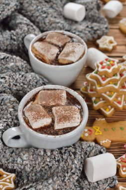 Şekerlemeli sıcak çikolata.