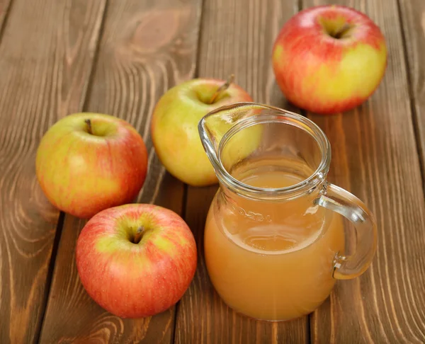 Frischer Apfelsaft — Stockfoto