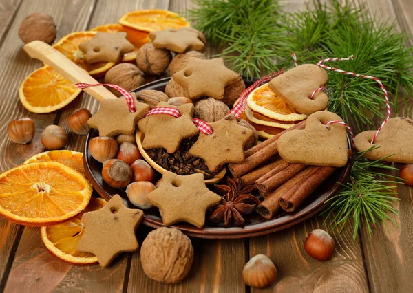 Kerstmis ingrediënten en cookies — Stockfoto
