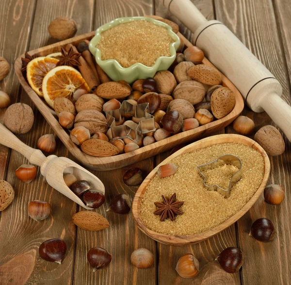 Орехи, специи и сахар — стоковое фото