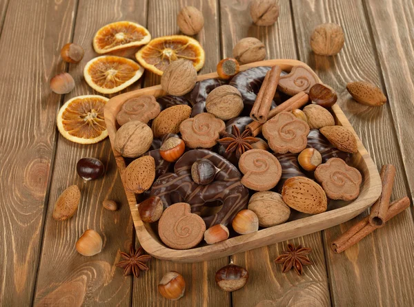 Chocolate gingerbread, cookies and nuts — Stock Photo, Image
